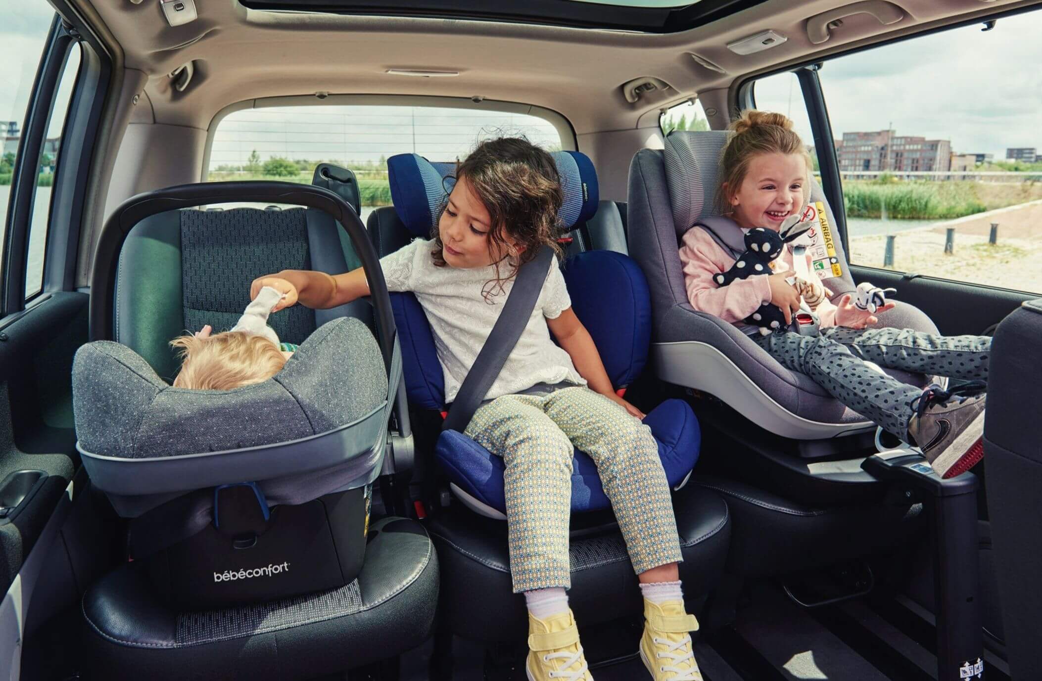 Conseils enfants en voiture: siège auto et rehausseur