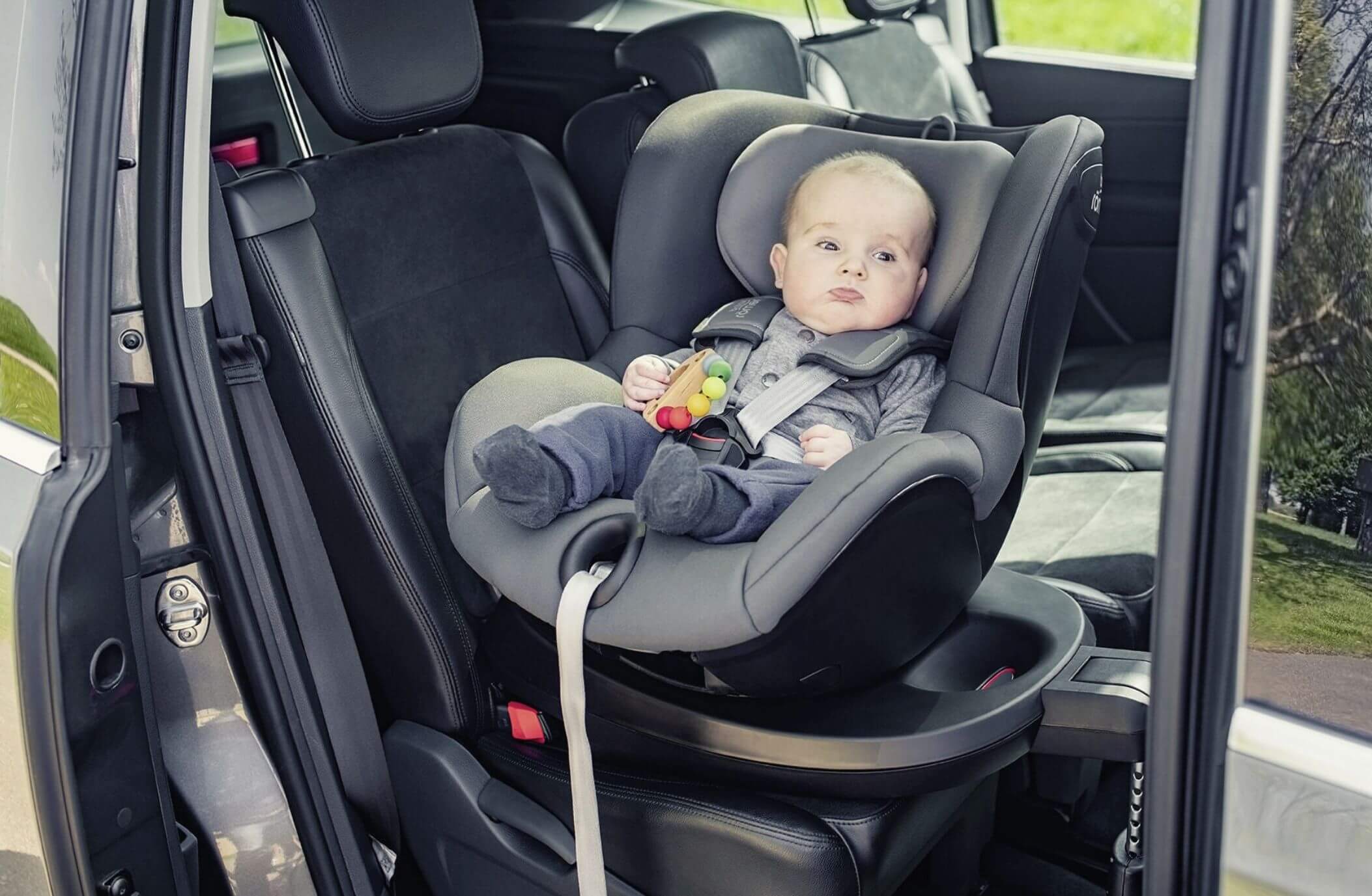 Vergleich der besten drehbaren Kinderautositze (Geburt bis 4 Jahre